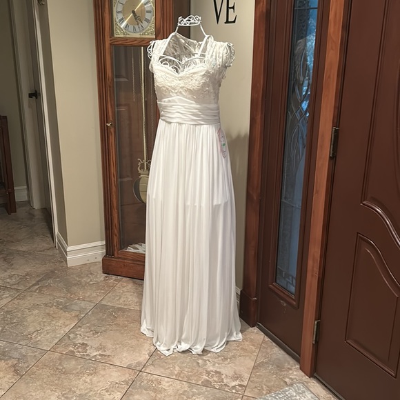 WHAT’S THERE NOT TO LOVE💕 - Picture 2 of 13